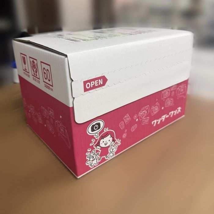 ワンダーワンズの段ボール箱に商品が入っている様子
